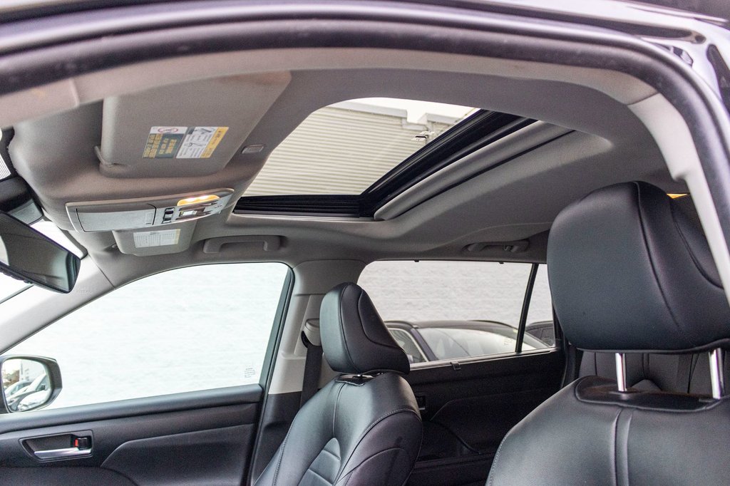 Toyota Highlander XLE AWD **JAMAIS ACCIDENTÉ+CUIR+TOIT+8 PASSAGERS** 2023 à Charlemagne, Québec - 29 - w1024h768px