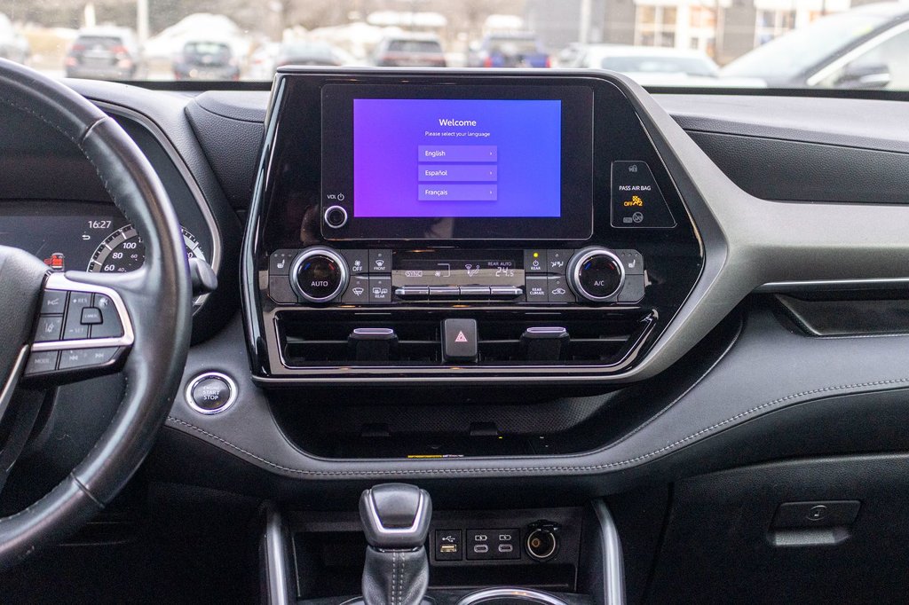 Toyota Highlander XLE AWD **JAMAIS ACCIDENTÉ+CUIR+TOIT+8 PASSAGERS** 2023 à Charlemagne, Québec - 9 - w1024h768px