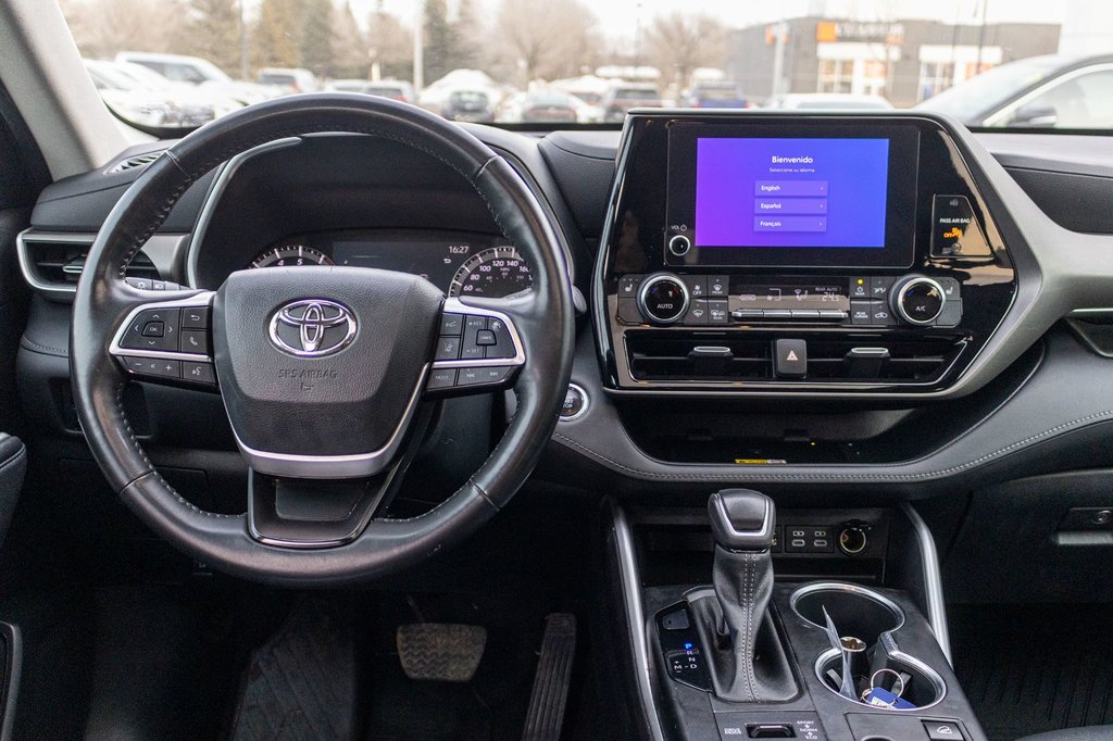 Toyota Highlander XLE AWD **JAMAIS ACCIDENTÉ+CUIR+TOIT+8 PASSAGERS** 2023 à Charlemagne, Québec - 8 - w1024h768px