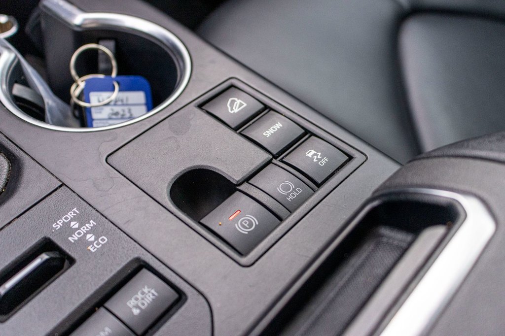 Toyota Highlander XLE AWD **JAMAIS ACCIDENTÉ+CUIR+TOIT+8 PASSAGERS** 2023 à Charlemagne, Québec - 17 - w1024h768px