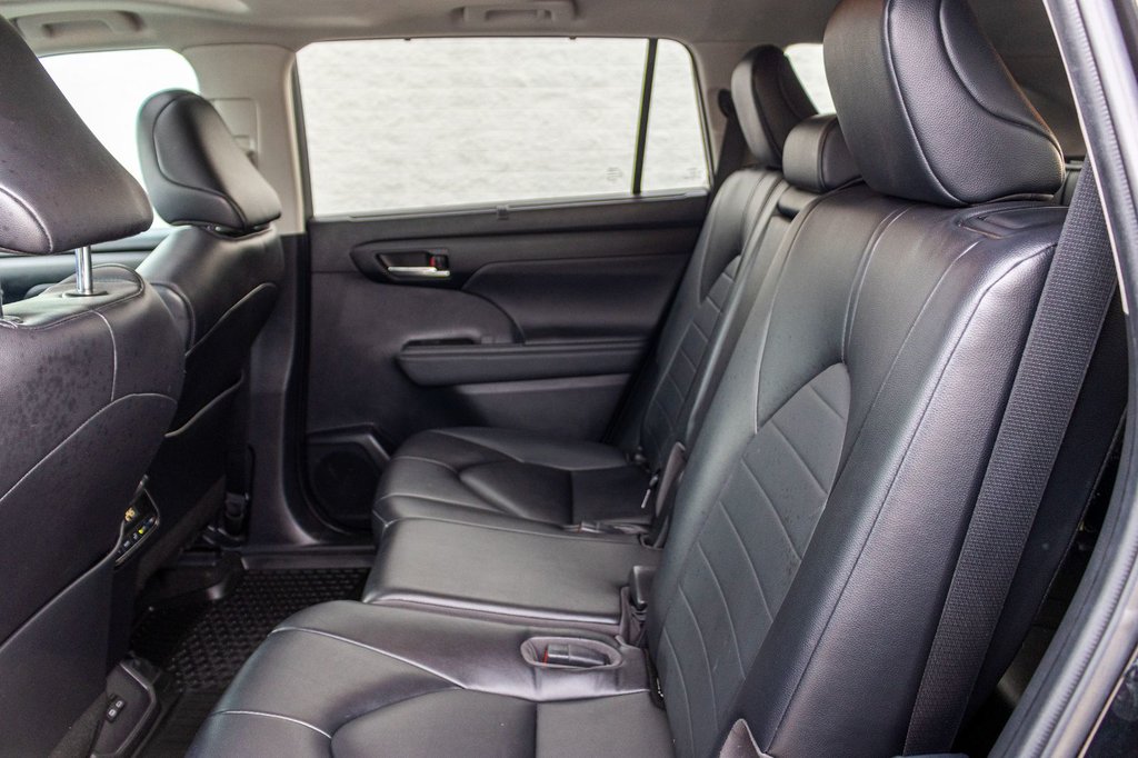 Toyota Highlander XLE AWD **JAMAIS ACCIDENTÉ+CUIR+TOIT+8 PASSAGERS** 2023 à Charlemagne, Québec - 32 - w1024h768px