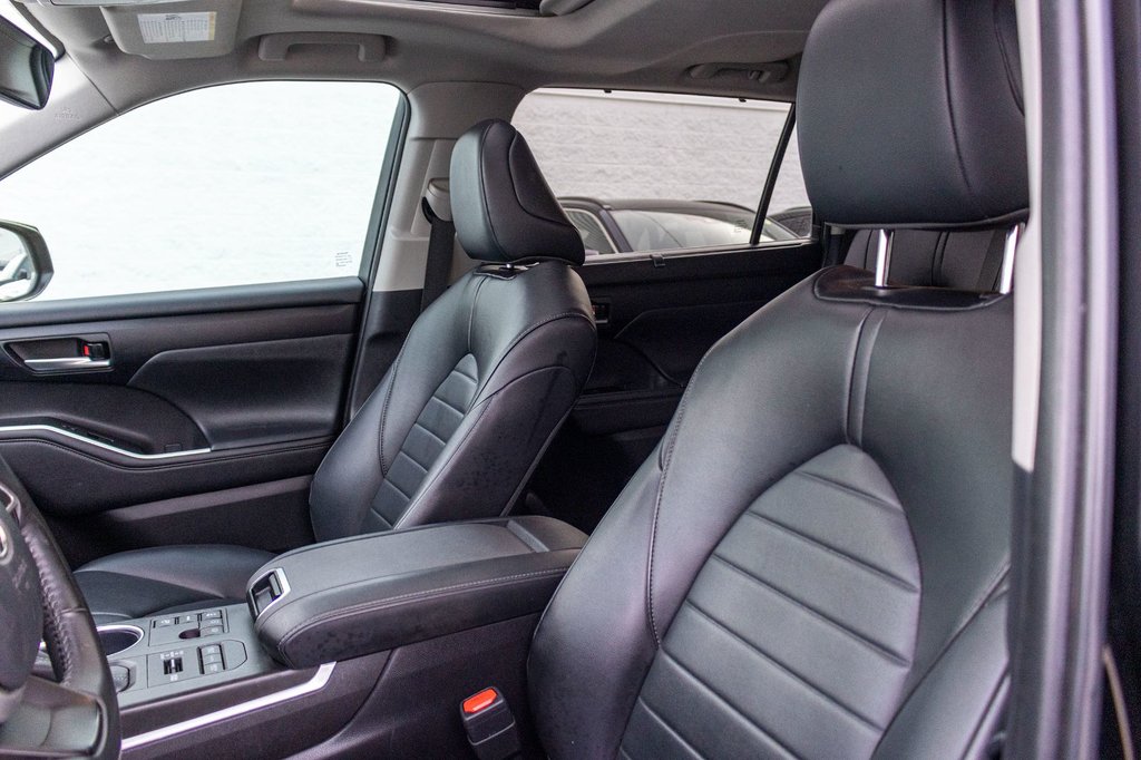 Toyota Highlander XLE AWD **JAMAIS ACCIDENTÉ+CUIR+TOIT+8 PASSAGERS** 2023 à Charlemagne, Québec - 27 - w1024h768px