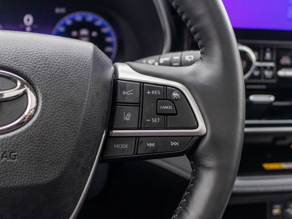 2024 Toyota Highlander PLATINUM **JAMAIS ACCIDENTÉ+CUIR+TOIT PANO+JBL** in Charlemagne, Quebec - 11 - w1024h768px