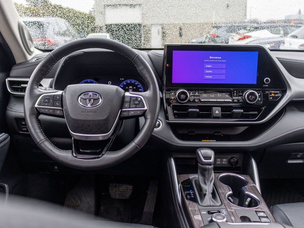 2024 Toyota Highlander PLATINUM **JAMAIS ACCIDENTÉ+CUIR+TOIT PANO+JBL** in Charlemagne, Quebec - 7 - w1024h768px