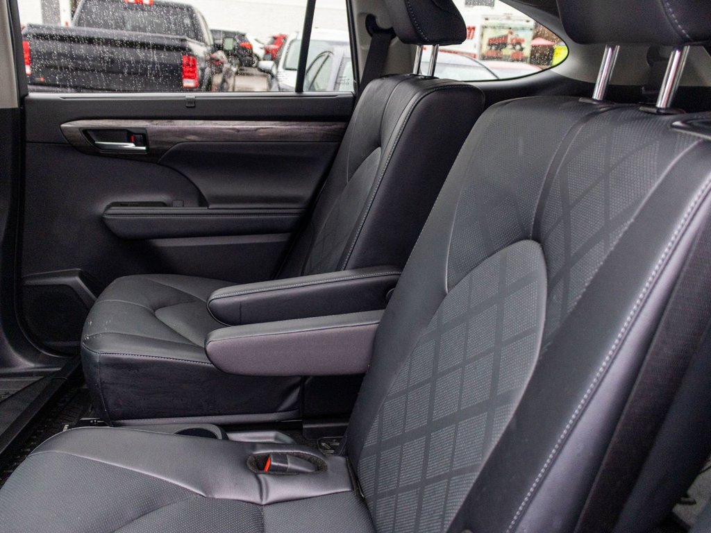 2024 Toyota Highlander PLATINUM **JAMAIS ACCIDENTÉ+CUIR+TOIT PANO+JBL** in Charlemagne, Quebec - 31 - w1024h768px