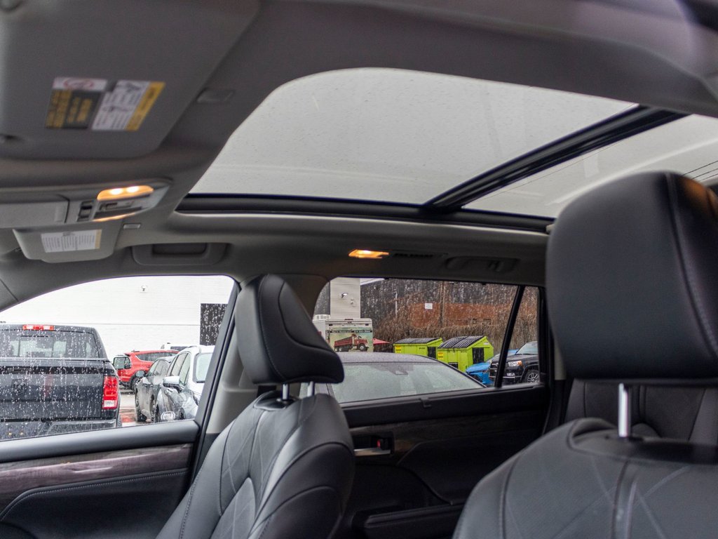 2024 Toyota Highlander PLATINUM **JAMAIS ACCIDENTÉ+CUIR+TOIT PANO+JBL** in Charlemagne, Quebec - 28 - w1024h768px