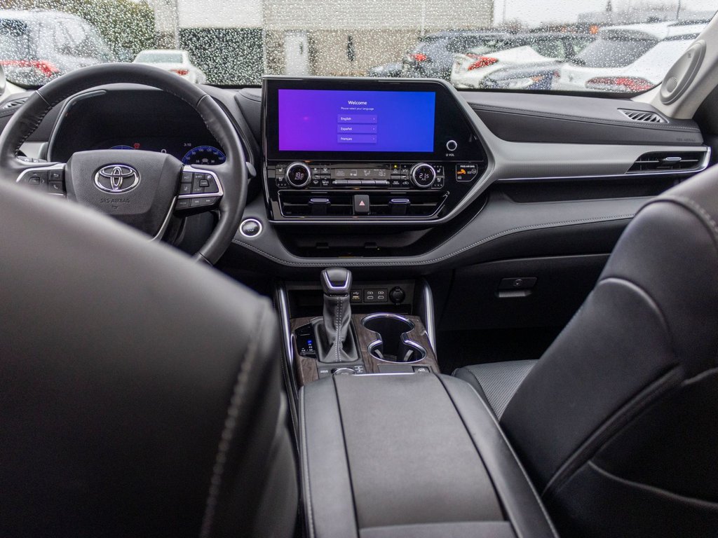 2024 Toyota Highlander PLATINUM **JAMAIS ACCIDENTÉ+CUIR+TOIT PANO+JBL** in Charlemagne, Quebec - 23 - w1024h768px