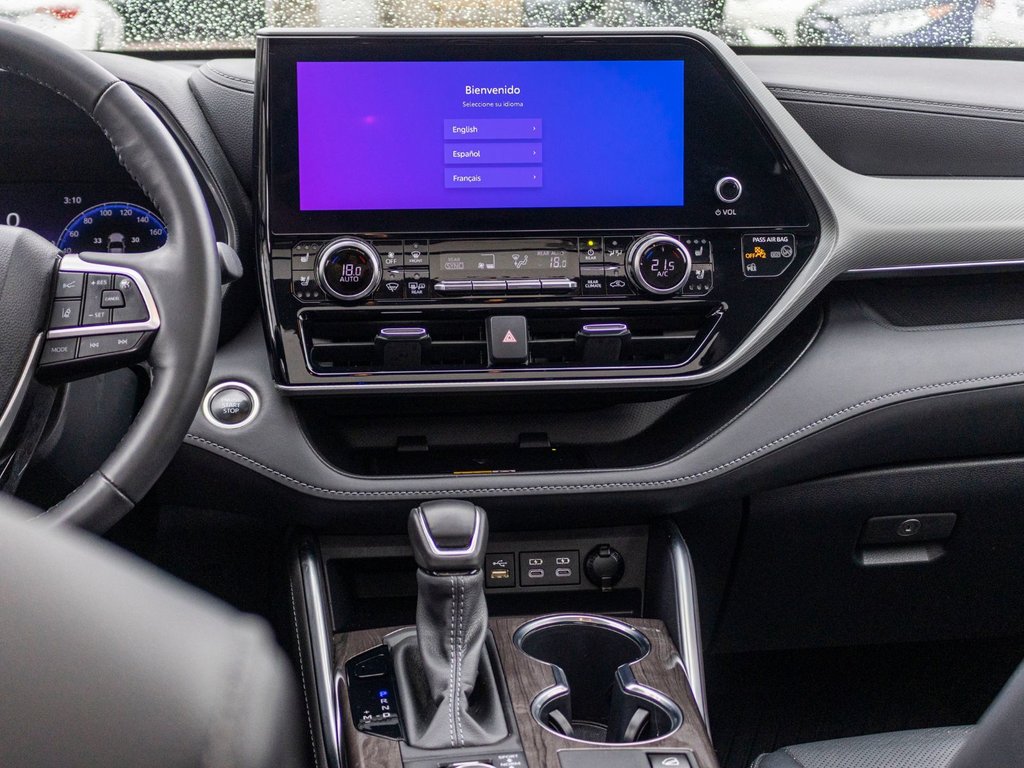 2024 Toyota Highlander PLATINUM **JAMAIS ACCIDENTÉ+CUIR+TOIT PANO+JBL** in Charlemagne, Quebec - 8 - w1024h768px
