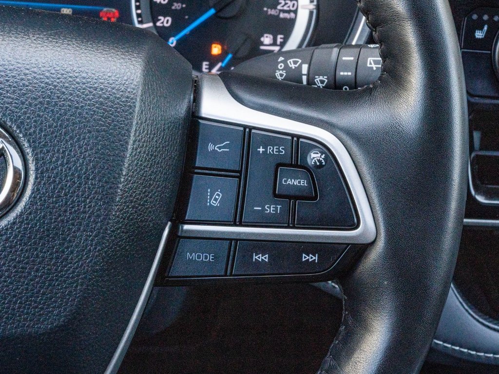 2024 Toyota Highlander Hybride XLE NIGHTSHADE **CUIR+TOIT+MAG NOIR+CARPLAY** in Charlemagne, Quebec - 11 - w1024h768px