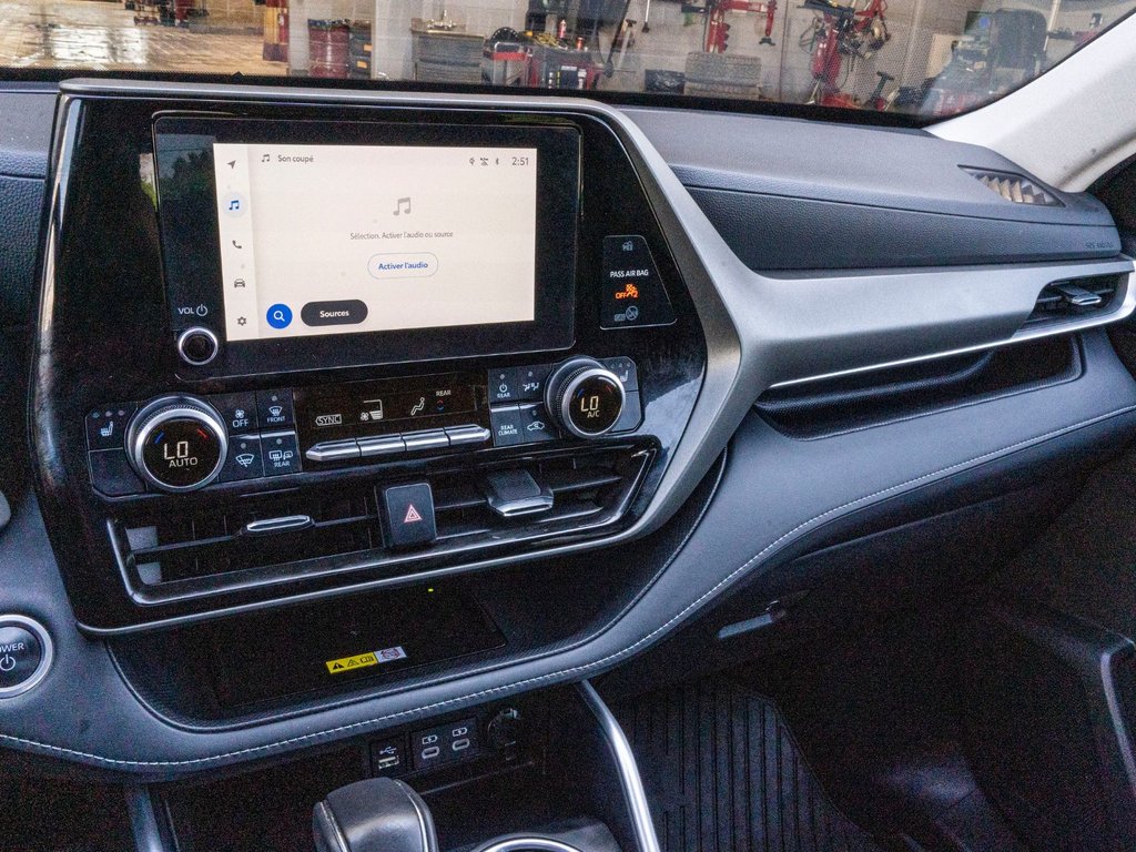2024 Toyota Highlander Hybride XLE NIGHTSHADE **CUIR+TOIT+MAG NOIR+CARPLAY** in Charlemagne, Quebec - 12 - w1024h768px