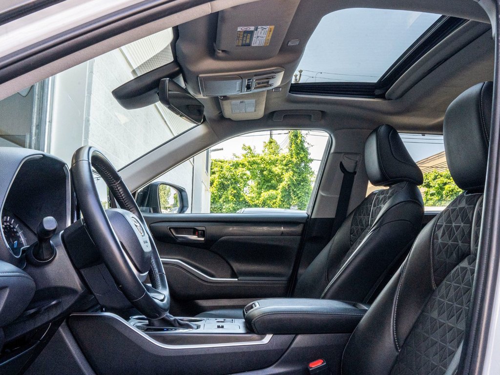 2024 Toyota Highlander Hybride XLE NIGHTSHADE **CUIR+TOIT+MAG NOIR+CARPLAY** in Charlemagne, Quebec - 21 - w1024h768px