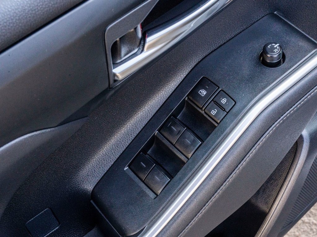 2024 Toyota Highlander Hybride XLE NIGHTSHADE **CUIR+TOIT+MAG NOIR+CARPLAY** in Charlemagne, Quebec - 24 - w1024h768px