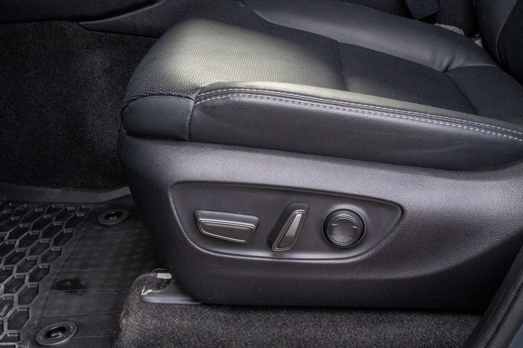 Toyota Land Cruiser **JAMAIS ACCIDENT**RARE**CUIR+TOIT+CARPLAY+MAG** 2024 à Charlemagne, Québec - 21 - w1024h768px