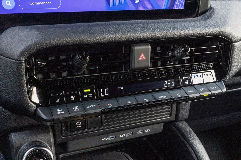 Toyota Land Cruiser **JAMAIS ACCIDENT**RARE**CUIR+TOIT+CARPLAY+MAG** 2024 à Charlemagne, Québec - 14 - w1024h768px