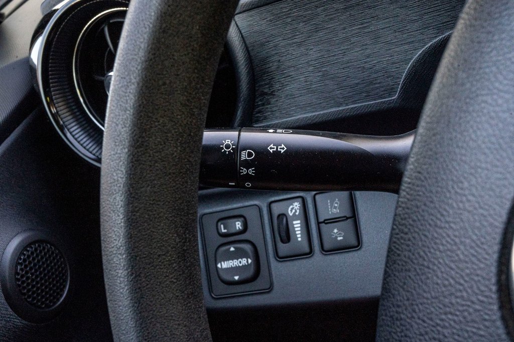 2019 Toyota Prius C AMÉLIORÉ **RARE+JAMAIS ACCIDENTÉ+BLUETOOTH+CAMÉRA* in Charlemagne, Quebec - 16 - w1024h768px