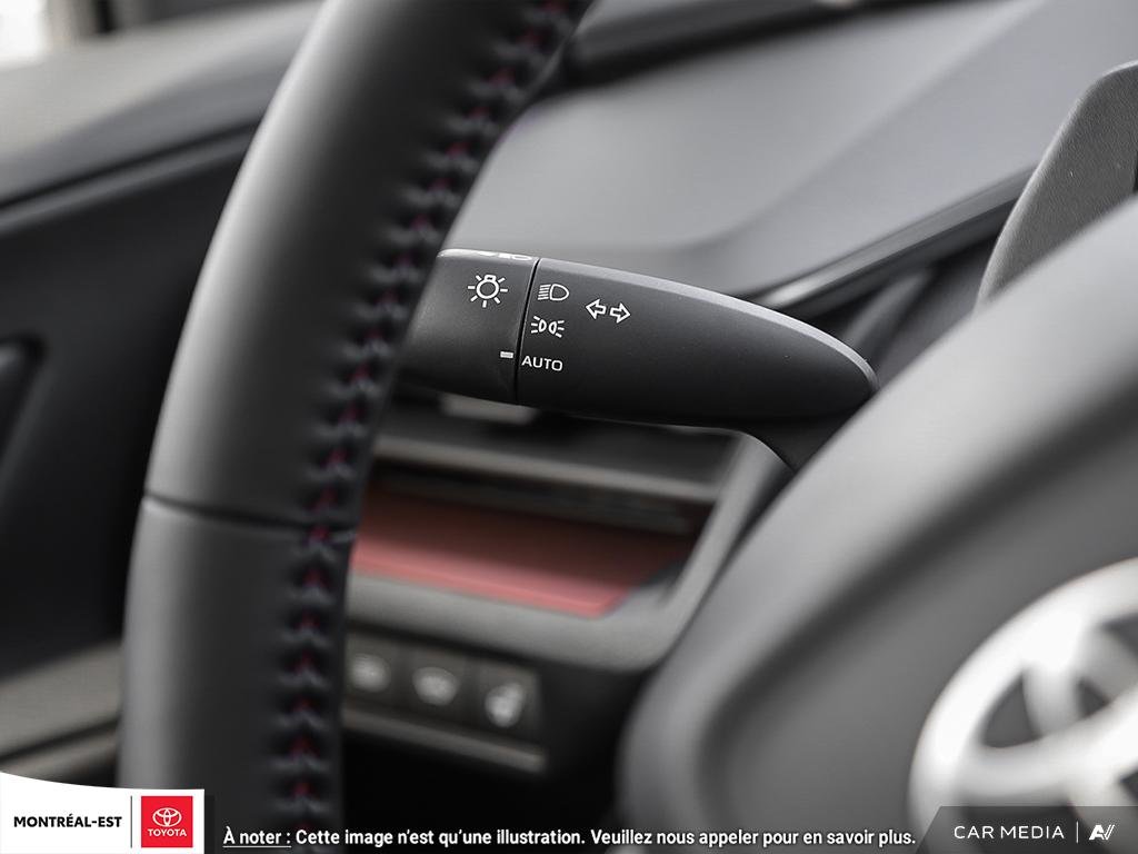 2025 Toyota Prius Plug-in Hybrid SE in Charlemagne, Quebec - 25 - w1024h768px