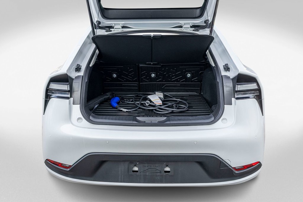 Toyota Prius Plug-In Hybrid SE **HYBRIDE BRANCHABLE**JAMAIS ACCIDENTÉ** 2025 à Charlemagne, Québec - 31 - w1024h768px