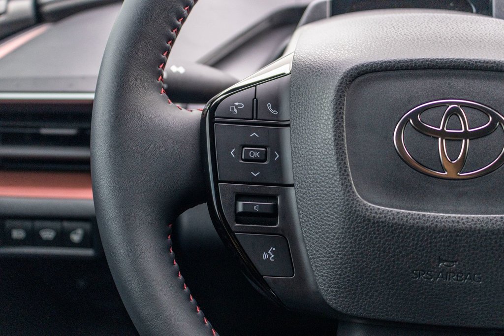 Toyota Prius Plug-In Hybrid SE **HYBRIDE BRANCHABLE**JAMAIS ACCIDENTÉ** 2025 à Charlemagne, Québec - 10 - w1024h768px