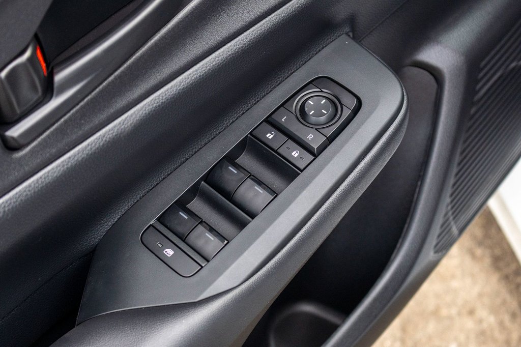 Toyota Prius Plug-In Hybrid SE **HYBRIDE BRANCHABLE**JAMAIS ACCIDENTÉ** 2025 à Charlemagne, Québec - 29 - w1024h768px