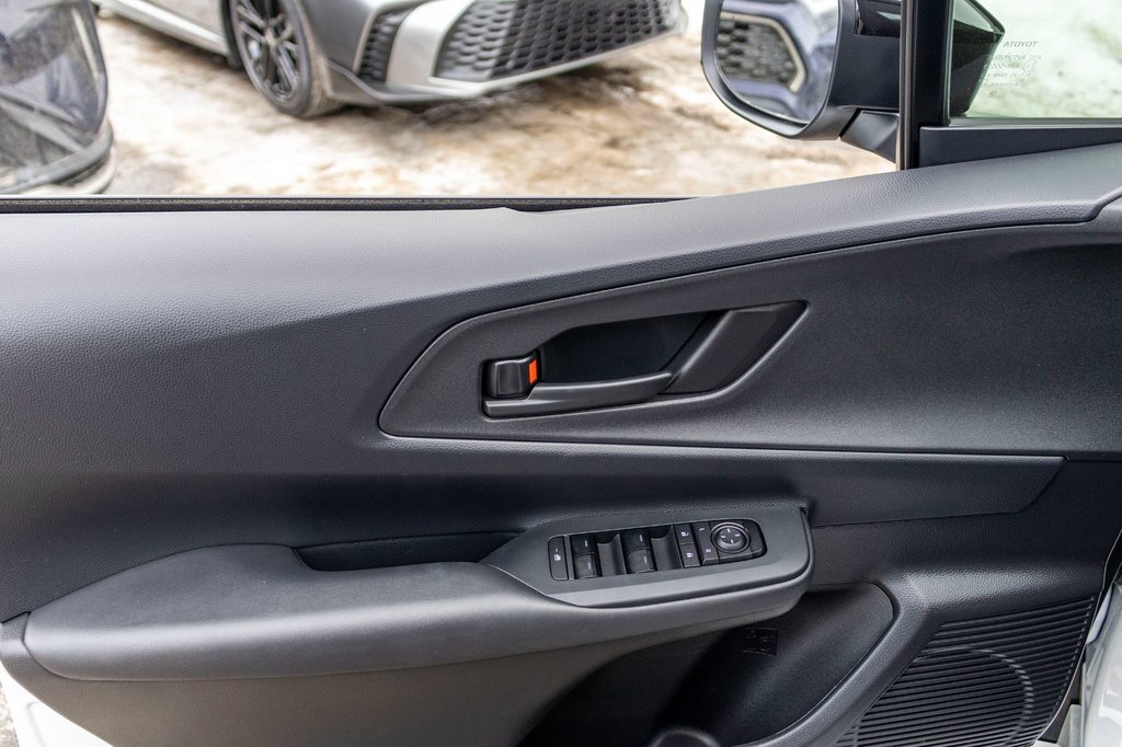 Toyota Prius Plug-In Hybrid SE **HYBRIDE BRANCHABLE**JAMAIS ACCIDENTÉ** 2025 à Charlemagne, Québec - 28 - w1024h768px