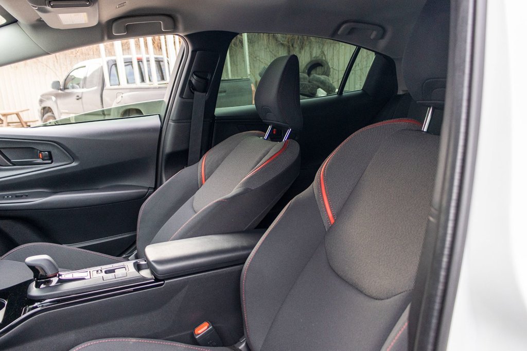 Toyota Prius Plug-In Hybrid SE **HYBRIDE BRANCHABLE**JAMAIS ACCIDENTÉ** 2025 à Charlemagne, Québec - 27 - w1024h768px