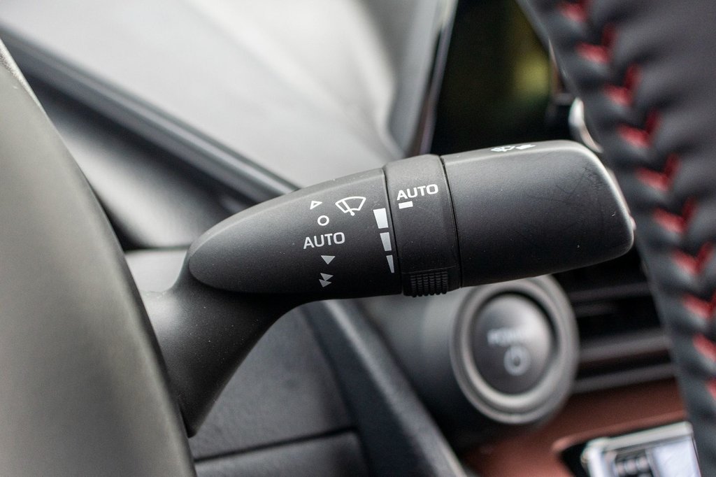 Toyota Prius Plug-In Hybrid SE **HYBRIDE BRANCHABLE**JAMAIS ACCIDENTÉ** 2025 à Charlemagne, Québec - 21 - w1024h768px