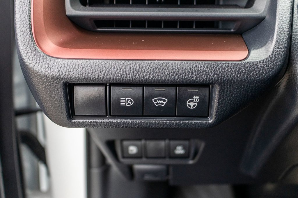 Toyota Prius Plug-In Hybrid SE **HYBRIDE BRANCHABLE**JAMAIS ACCIDENTÉ** 2025 à Charlemagne, Québec - 22 - w1024h768px