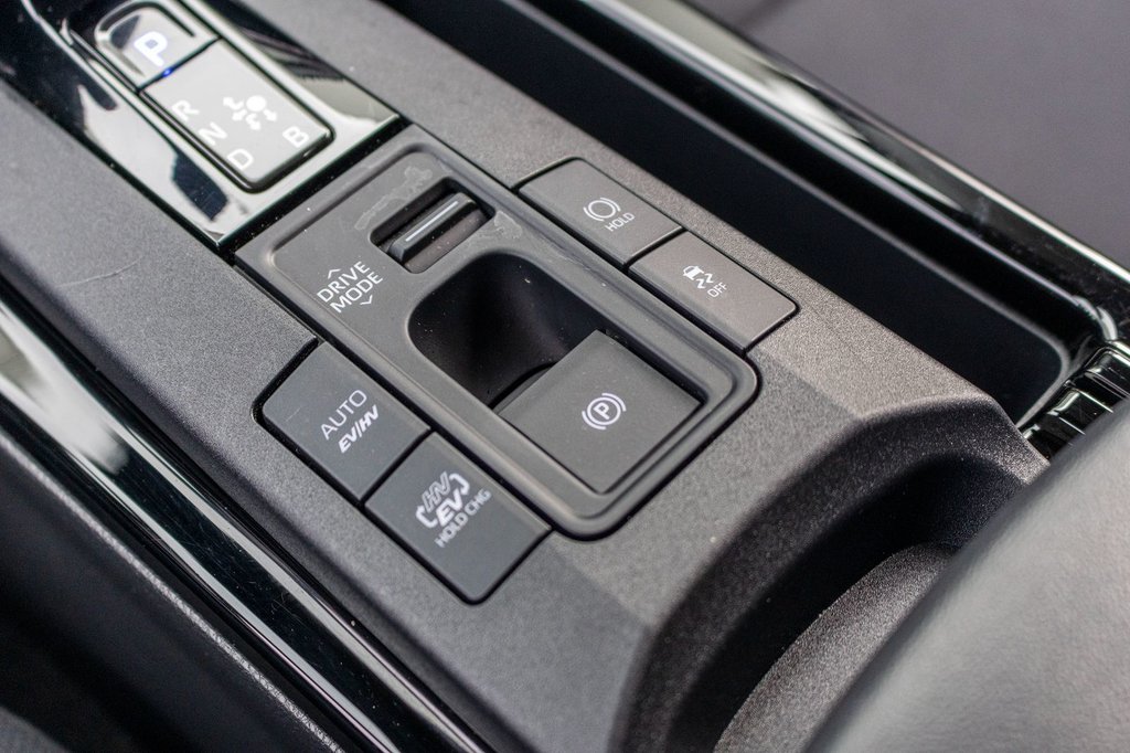 Toyota Prius Plug-In Hybrid SE **HYBRIDE BRANCHABLE**JAMAIS ACCIDENTÉ** 2025 à Charlemagne, Québec - 18 - w1024h768px