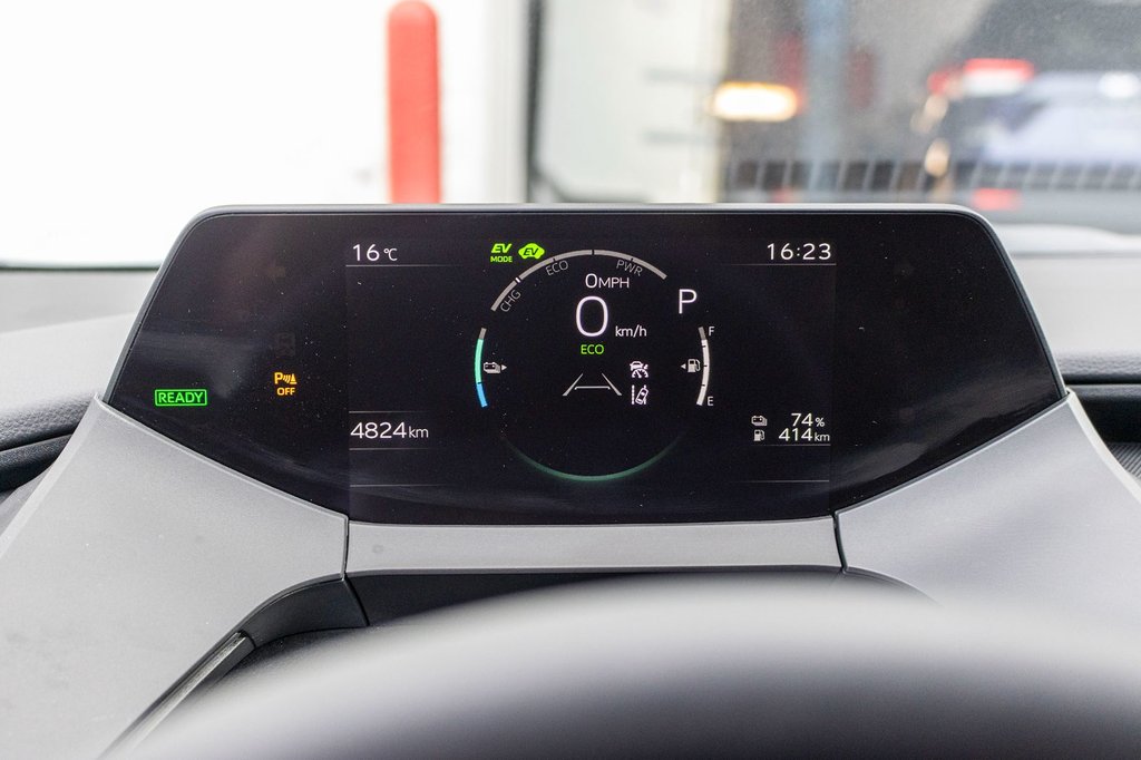 Toyota Prius Plug-In Hybrid SE **HYBRIDE BRANCHABLE**JAMAIS ACCIDENTÉ** 2025 à Charlemagne, Québec - 19 - w1024h768px