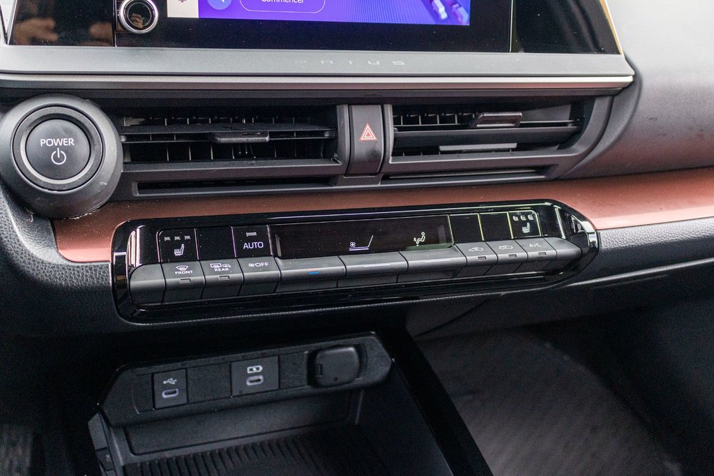 Toyota Prius Plug-In Hybrid SE **HYBRIDE BRANCHABLE**JAMAIS ACCIDENTÉ** 2025 à Charlemagne, Québec - 13 - w1024h768px