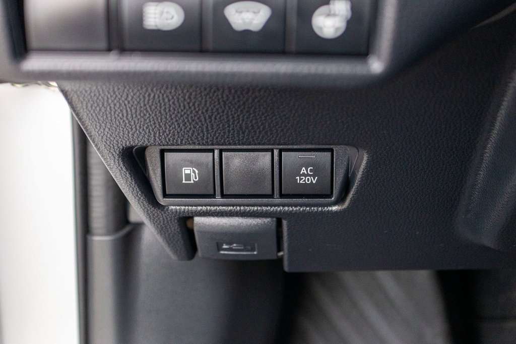 Toyota Prius Plug-In Hybrid SE **HYBRIDE BRANCHABLE**JAMAIS ACCIDENTÉ** 2025 à Charlemagne, Québec - 23 - w1024h768px