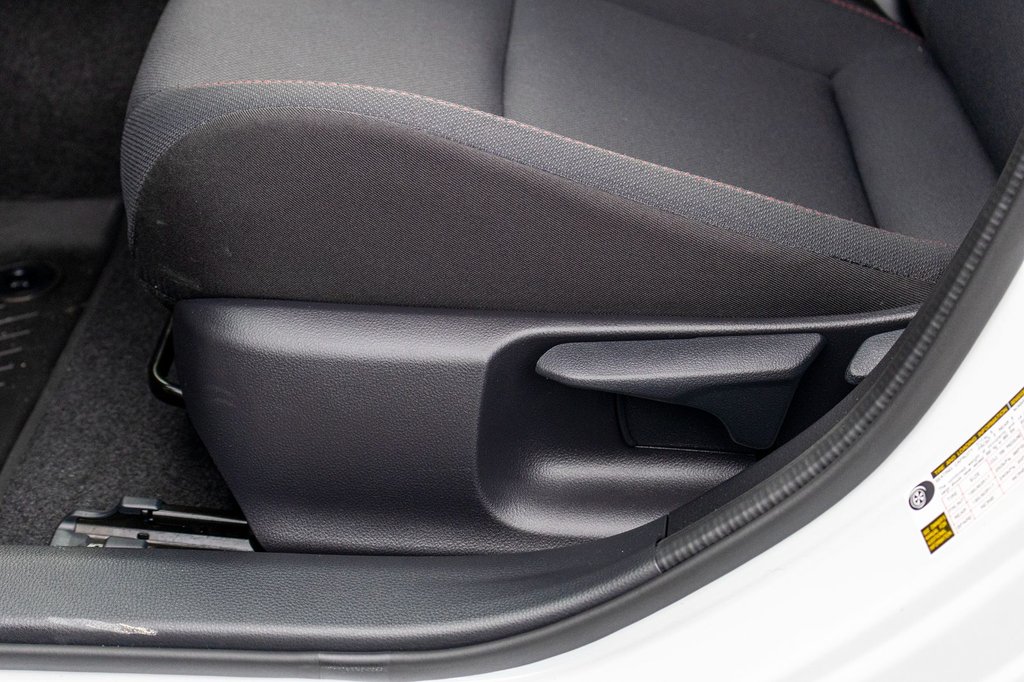 Toyota Prius Plug-In Hybrid SE **HYBRIDE BRANCHABLE**JAMAIS ACCIDENTÉ** 2025 à Charlemagne, Québec - 26 - w1024h768px