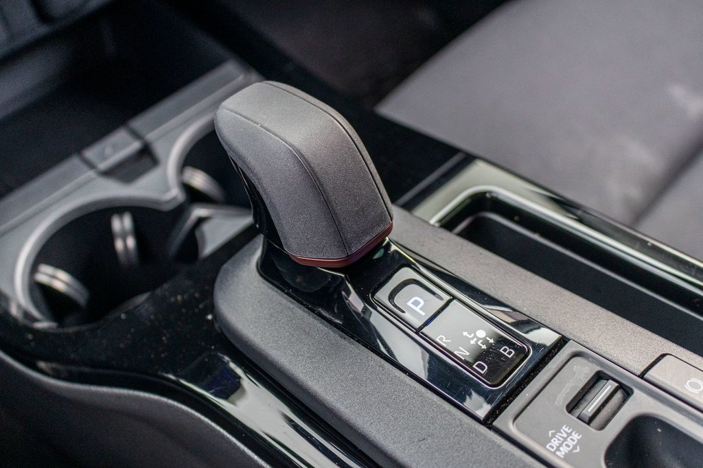 Toyota Prius Plug-In Hybrid SE **HYBRIDE BRANCHABLE**JAMAIS ACCIDENTÉ** 2025 à Charlemagne, Québec - 17 - w1024h768px