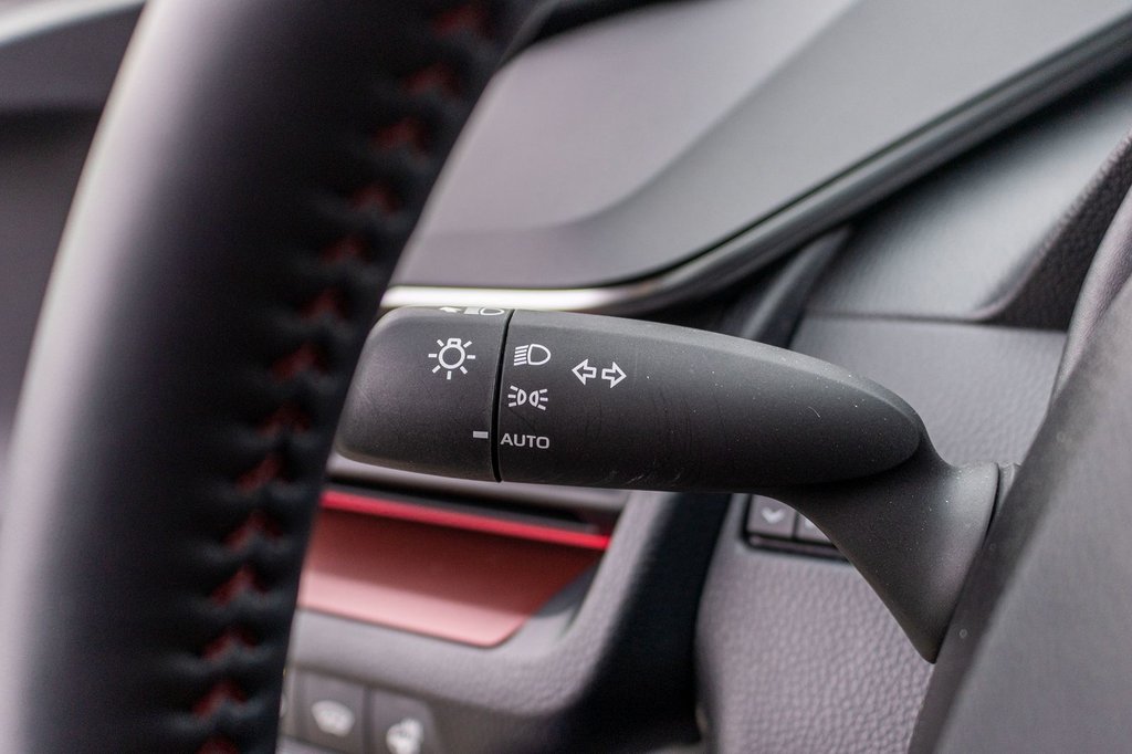 2025 Toyota Prius Plug-In Hybrid XSE in Charlemagne, Quebec - 21 - w1024h768px
