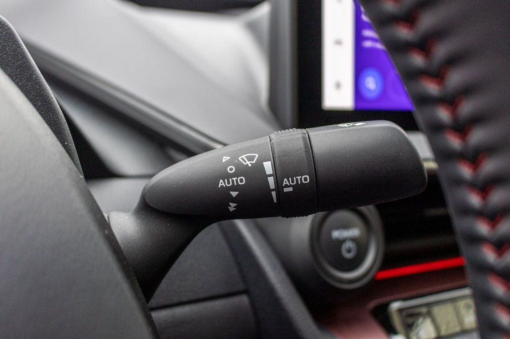 2025 Toyota Prius Plug-In Hybrid XSE in Charlemagne, Quebec - 22 - w1024h768px
