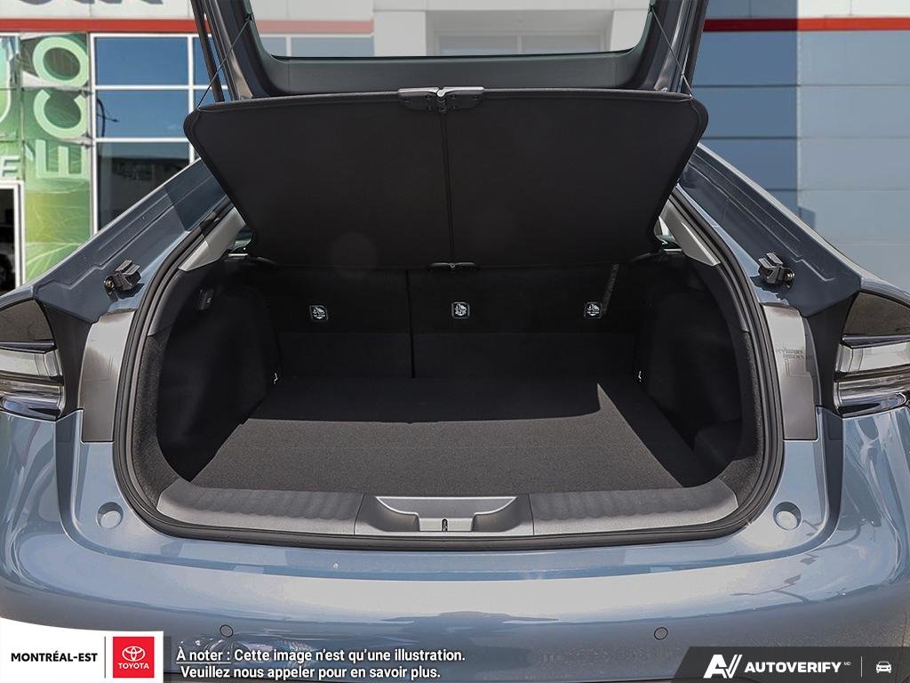 2026 Toyota Prius Plug-in Hybrid SE in Charlemagne, Quebec - 7 - w1024h768px