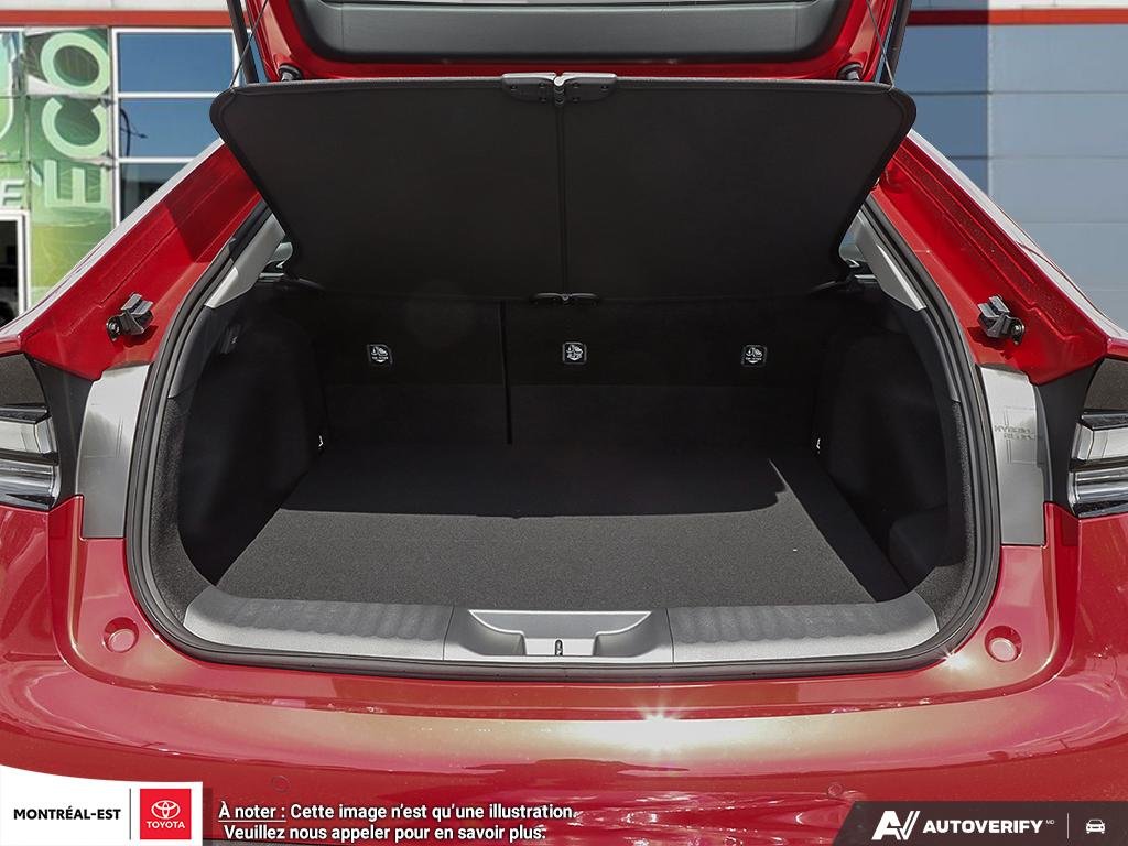 2026 Toyota Prius Plug-in Hybrid SE in Charlemagne, Quebec - 7 - w1024h768px