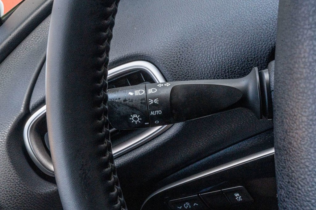 2021 Toyota PRIUS PRIME **HYBRIDE BRANCHABLE**JAMAIS ACCIDENTÉ** in Charlemagne, Quebec - 17 - w1024h768px