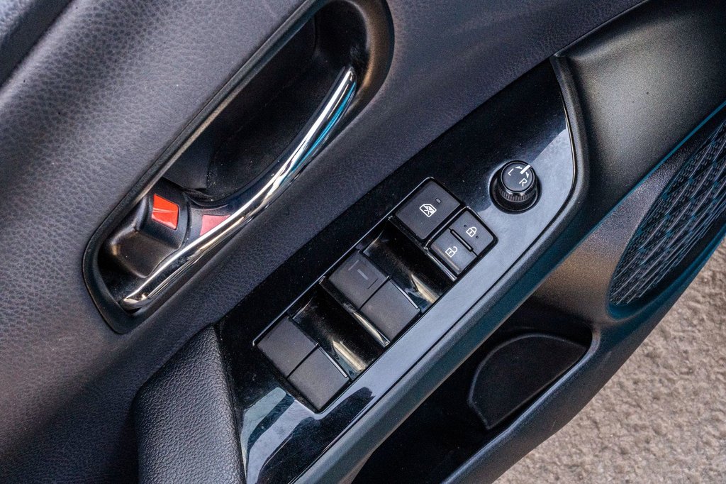 2021 Toyota PRIUS PRIME **HYBRIDE BRANCHABLE**JAMAIS ACCIDENTÉ** in Charlemagne, Quebec - 23 - w1024h768px