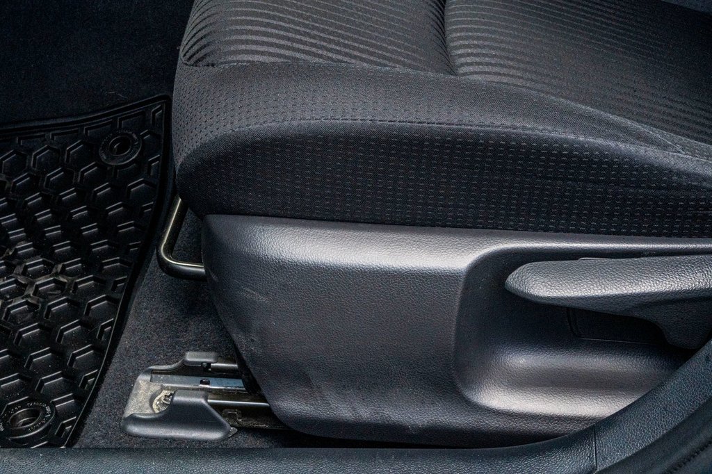 2021 Toyota PRIUS PRIME **HYBRIDE BRANCHABLE**JAMAIS ACCIDENTÉ** in Charlemagne, Quebec - 21 - w1024h768px