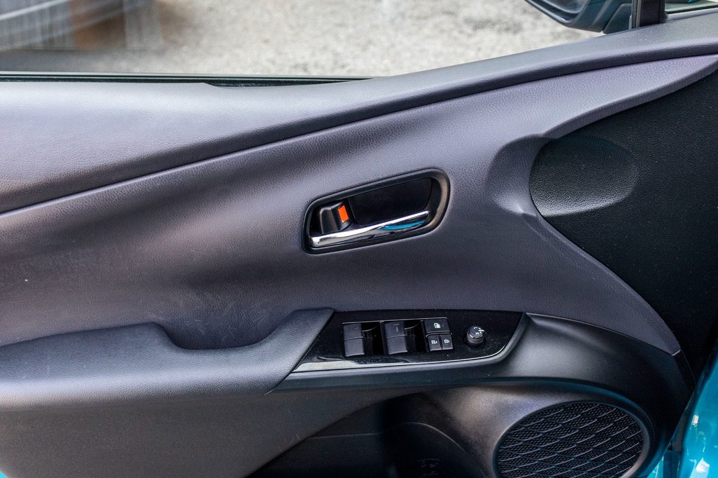 2021 Toyota PRIUS PRIME **HYBRIDE BRANCHABLE**JAMAIS ACCIDENTÉ** in Charlemagne, Quebec - 25 - w1024h768px