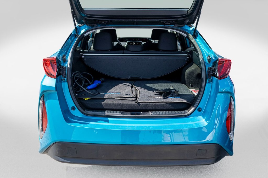 2021 Toyota PRIUS PRIME **HYBRIDE BRANCHABLE**JAMAIS ACCIDENTÉ** in Charlemagne, Quebec - 28 - w1024h768px