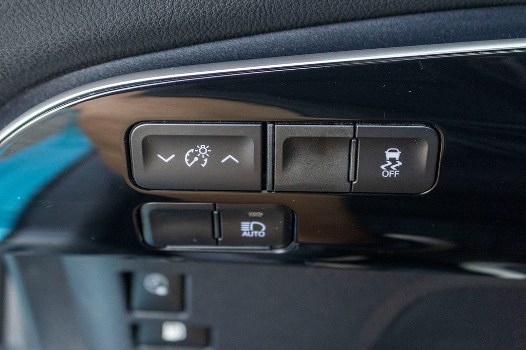 2021 Toyota PRIUS PRIME **HYBRIDE BRANCHABLE**JAMAIS ACCIDENTÉ** in Charlemagne, Quebec - 20 - w1024h768px