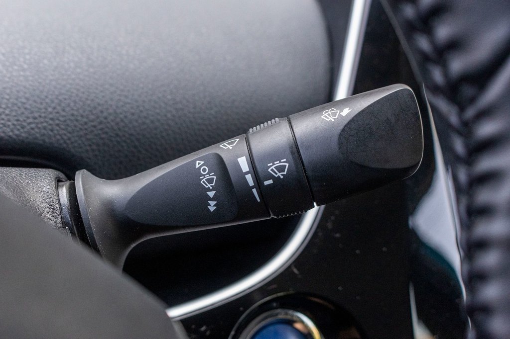 2021 Toyota PRIUS PRIME **HYBRIDE BRANCHABLE**JAMAIS ACCIDENTÉ** in Charlemagne, Quebec - 19 - w1024h768px