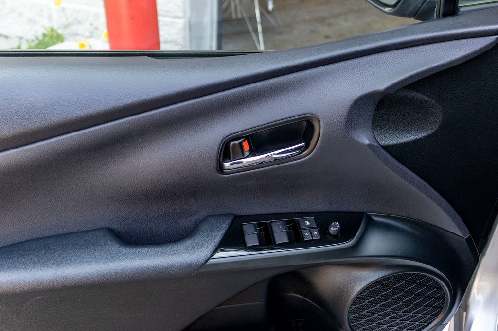 2022 Toyota PRIUS PRIME **HYBRIDE BRANCHABLE**JAMAIS ACCIDENTÉ** in Charlemagne, Quebec - 25 - w1024h768px