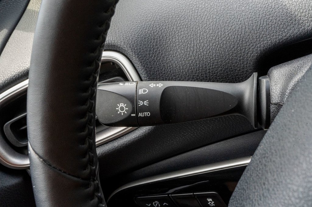 Toyota PRIUS PRIME **HYBRIDE BRANCHABLE+SIÈGES CHAUFFANTS+CAMÉRA** 2022 à Charlemagne, Québec - 17 - w1024h768px