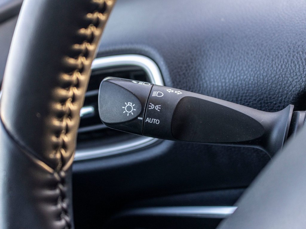 2022 Toyota Prius Prime AMÉLIORÉ **HYBRIDE BRANCHABLE**JAMAIS ACCIDENTÉ** in Saint-Jérôme, Quebec - 18 - w1024h768px