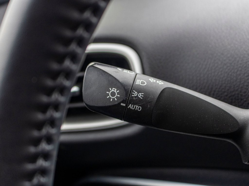Toyota Prius Prime AMÉLIORÉ **HYBRIDE BRANCHABLE**JAMAIS ACCIDENTÉ** 2022 à Saint-Jérôme, Québec - 19 - w1024h768px