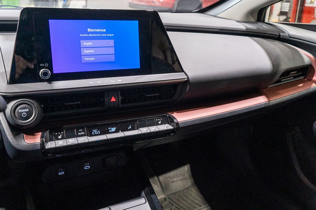 2024 Toyota Prius Prime SE **HYBRIDE BRANCHABLE**JAMAIS ACCIDENTÉ** in Charlemagne, Quebec - 10 - w1024h768px