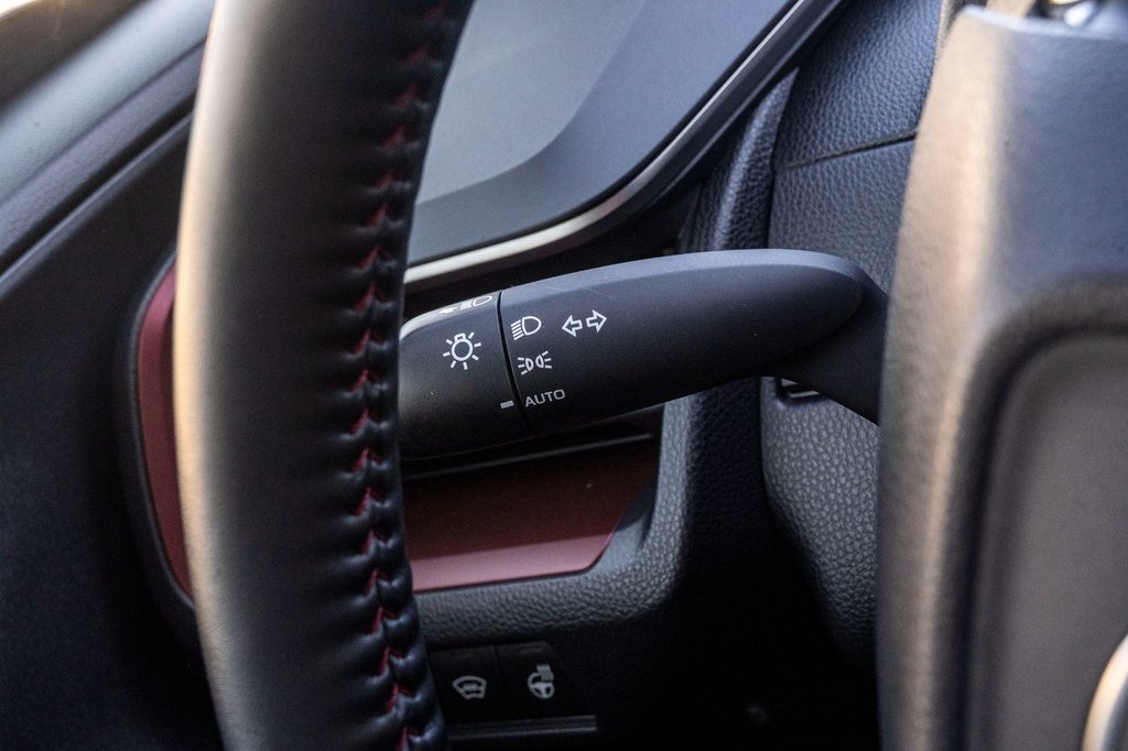 2024 Toyota Prius Prime SE **HYBRIDE BRANCHABLE**JAMAIS ACCIDENTÉ** in Charlemagne, Quebec - 17 - w1024h768px